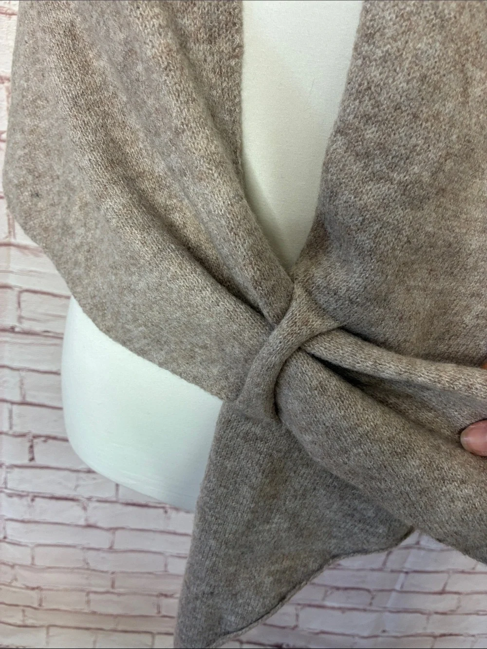 Yekee Triangle Sweater Knit Shawl Wrap Like New